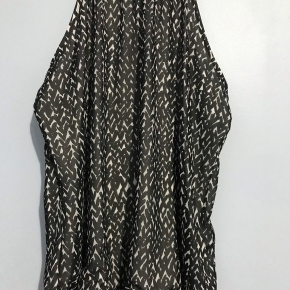 EXPRESS Black and White Pattern Racerback Top - Picture 6 of 8